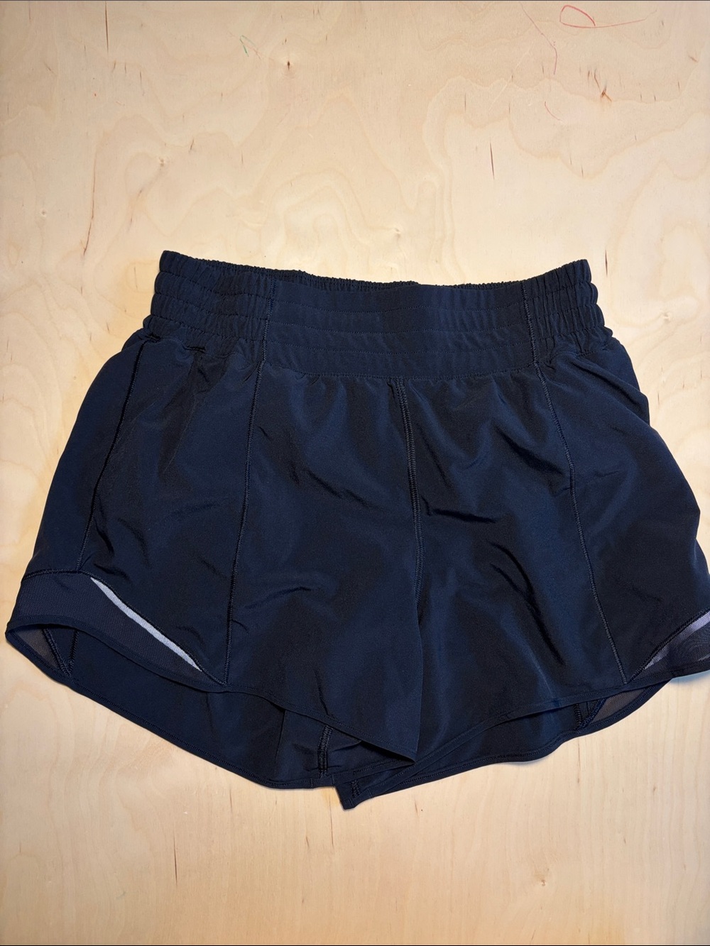 Lululemon Hotty Hot high-rise shorts 4” - size 6